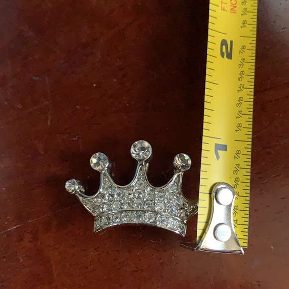 Queen brooch pin / necklace with Keep calm carry on cup - Picture 3 of 7